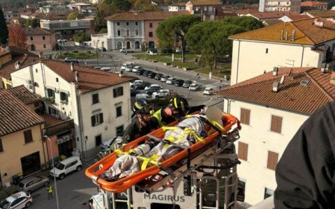 Soccorso acrobatico per un’anziana in difficoltà
