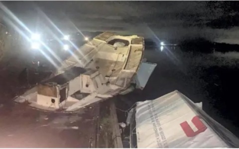 Esplosione su una barca rifugio: 53enne in gravi condizioni