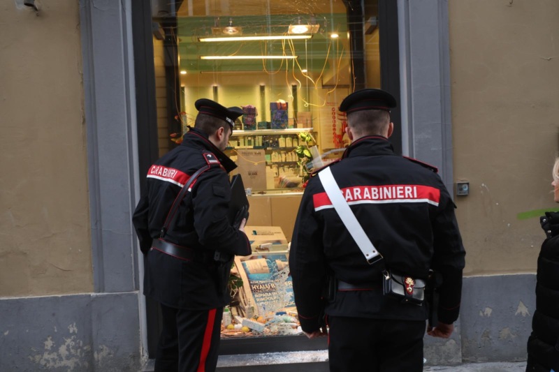 Un imprenditore derubato di un orologio da 100.000 euro a Forte dei Marmi