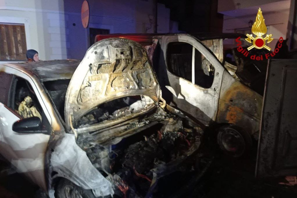 Fiamme in provincia di Lucca: intervento dei vigili del fuoco