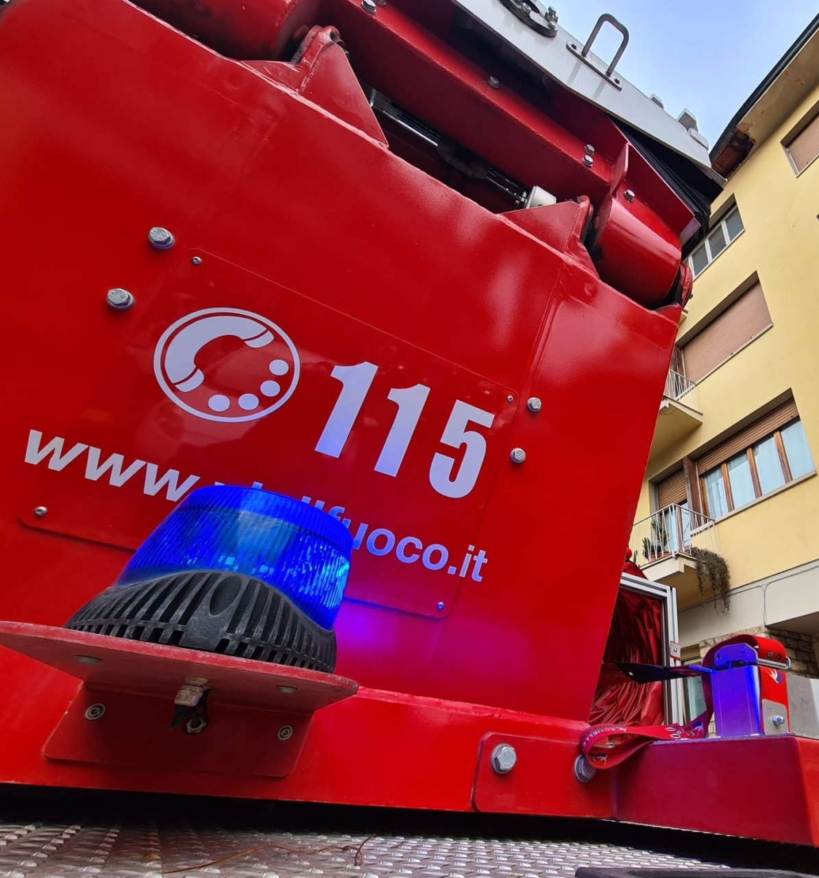 Crollo di calcinacci a Viareggio, nessun ferito