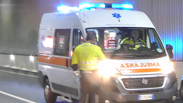 Incidente stradale a Lucca: tre auto coinvolte in galleria