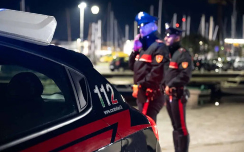 Inseguimento e colpi di scacciacani in Versilia, paura dopo la discoteca