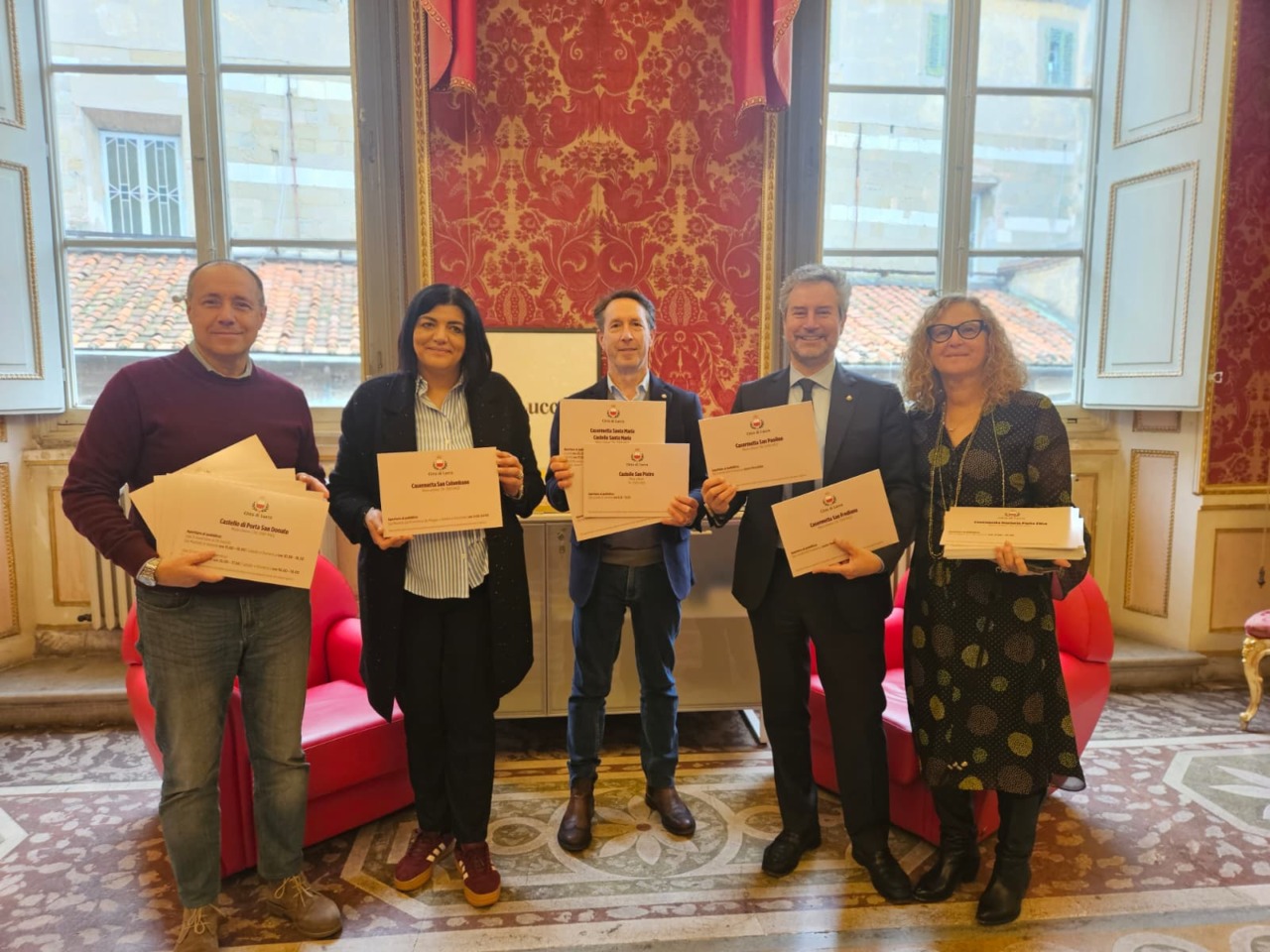 Installazione della nuova cartellonistica nelle casermette delle Mura