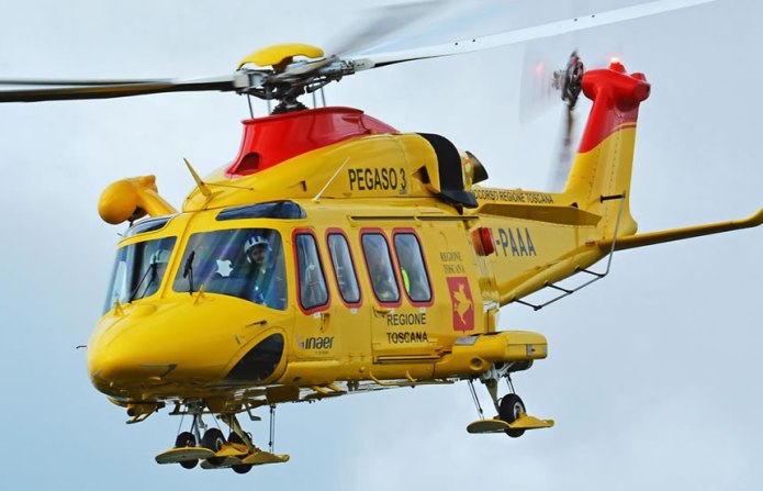 Ottantenne si ustiona mentre accende una stufa con alcol