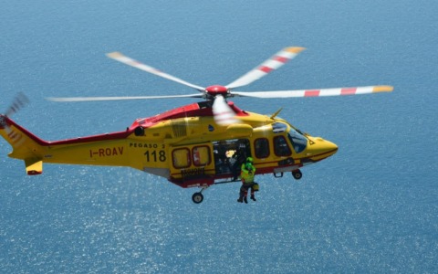 Tre escursionisti in difficoltà dopo una caduta di 30 metri: soccorsi in cordata